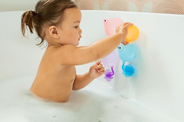 Munchkin Falls™ Bath Toy 
 - Munchkin